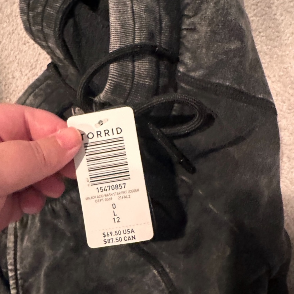 Torrid Star Print Joggers - Picture 3 of 3